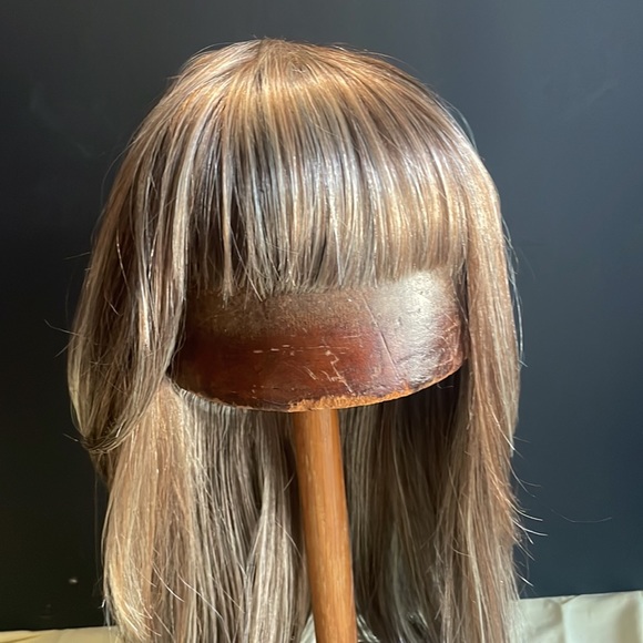 Wig #1211 - Picture 4 of 6